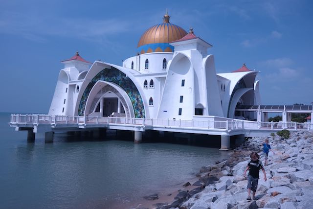 ... und eine Moschee am Meer...