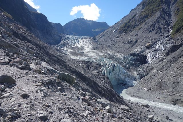 Vor 12 Jahren reichte der Fox-Gletscher noch bis weit hinter unseren Aussichtspunkt.