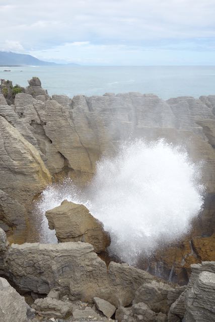 Bei stürmischen Seegang sollen die Blowholes noch spektakulärer aussehen.