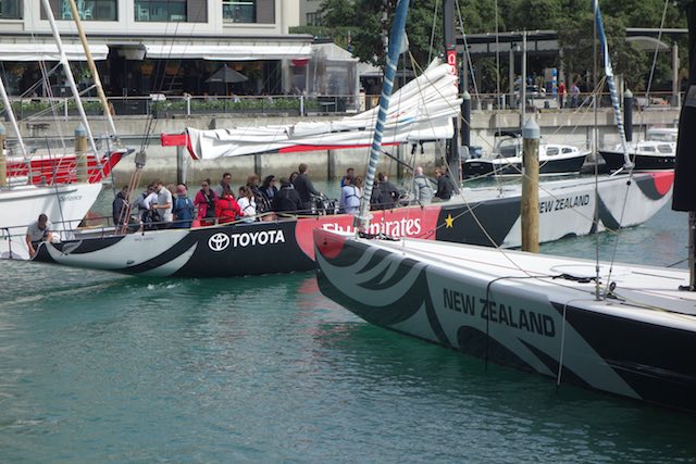 Nun dürfen die Touristen mit den alten Cup Yachten aufs Meer.