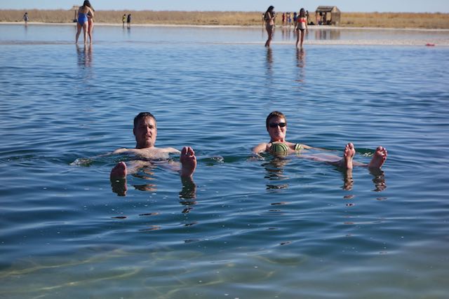 "Macht schnell ein Foto! Das Wasser ist a...kalt!"
